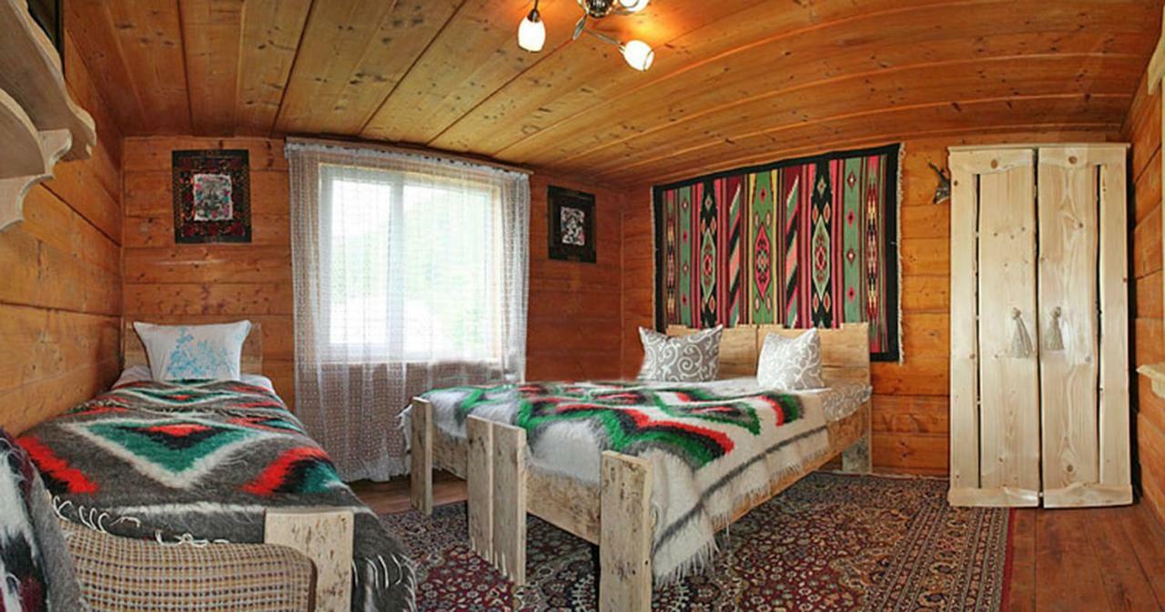 Садиба Там Де Гори Krivorovnya Esterno foto